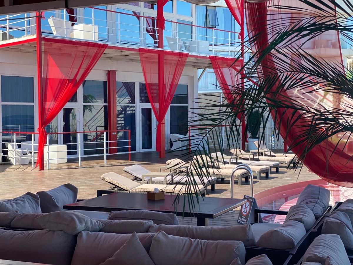 Beach Club Odessa Hotel Night Club Екстериор снимка