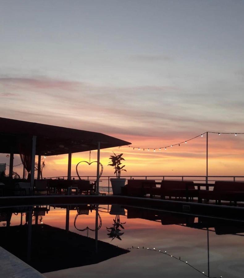 Beach Club Odessa Hotel Night Club Екстериор снимка